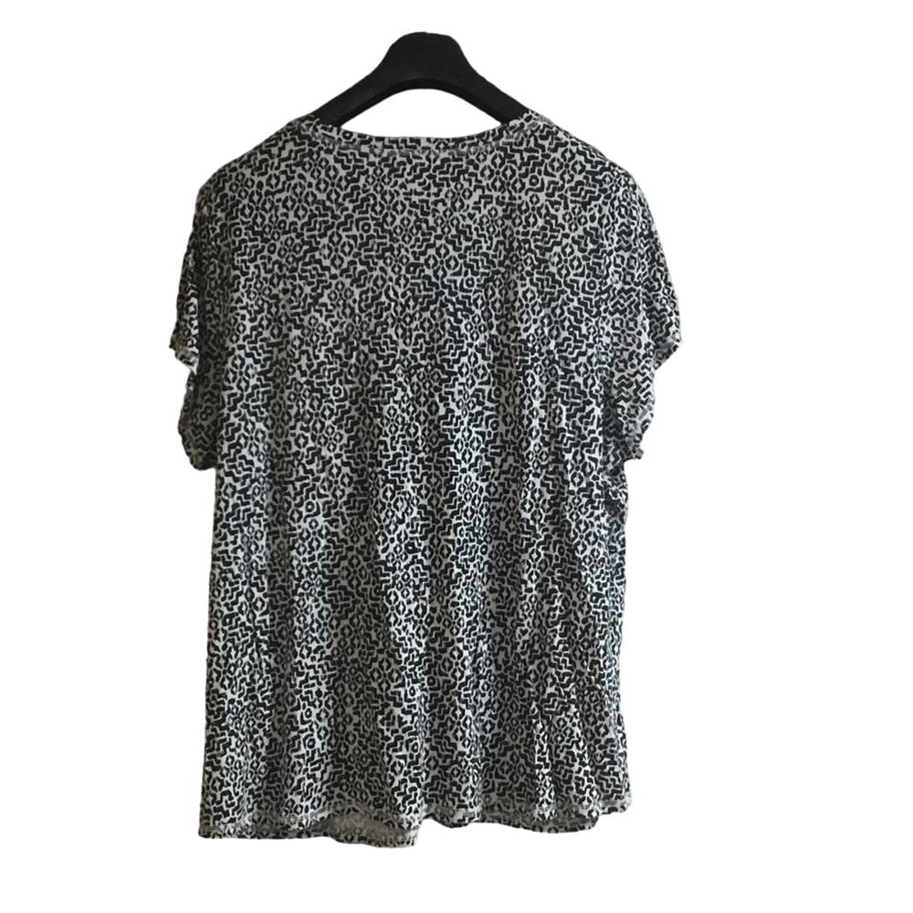 Liz Claiborne Henley Top - Picture 3 of 4